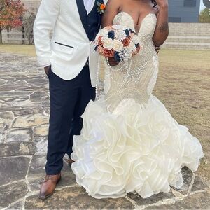 Gorgeous wedding dress, you must pay for shipping& handling & cleaning as well